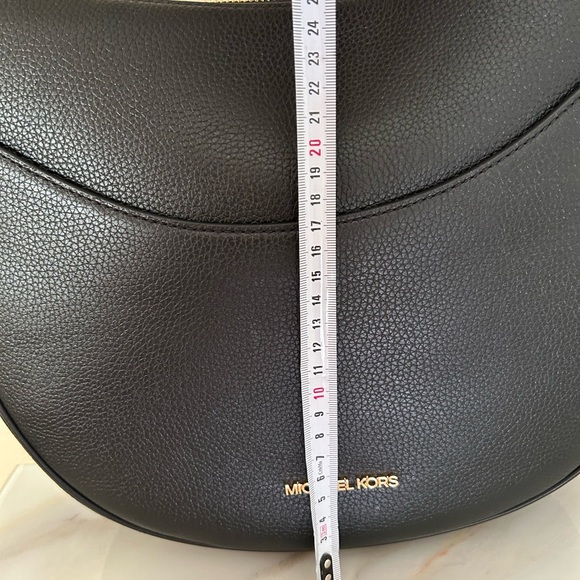 Michael Kors bag - Picture 8 of 9